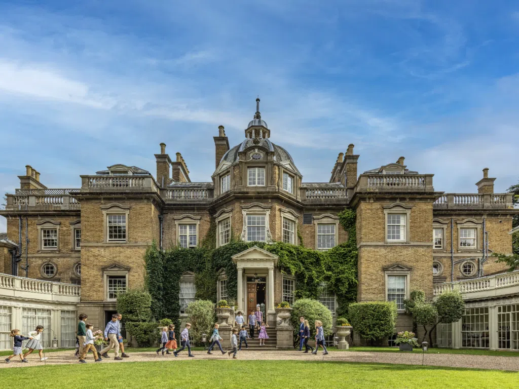 Hampton Court House exterior